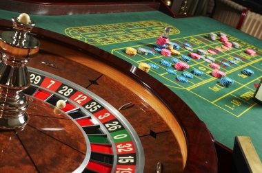 Mobile-optimized live dealer interface with HD streaming